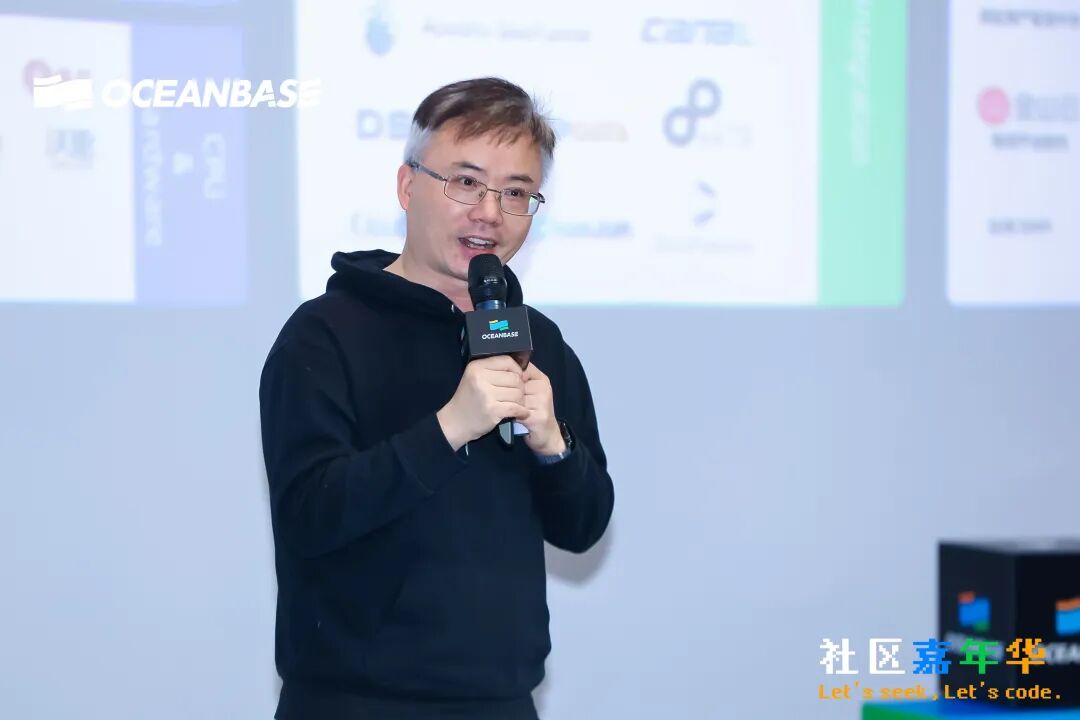 社区嘉年华现场直击!开源开放,生态共赢!13岁少年拿下 AI Coding 第二名!